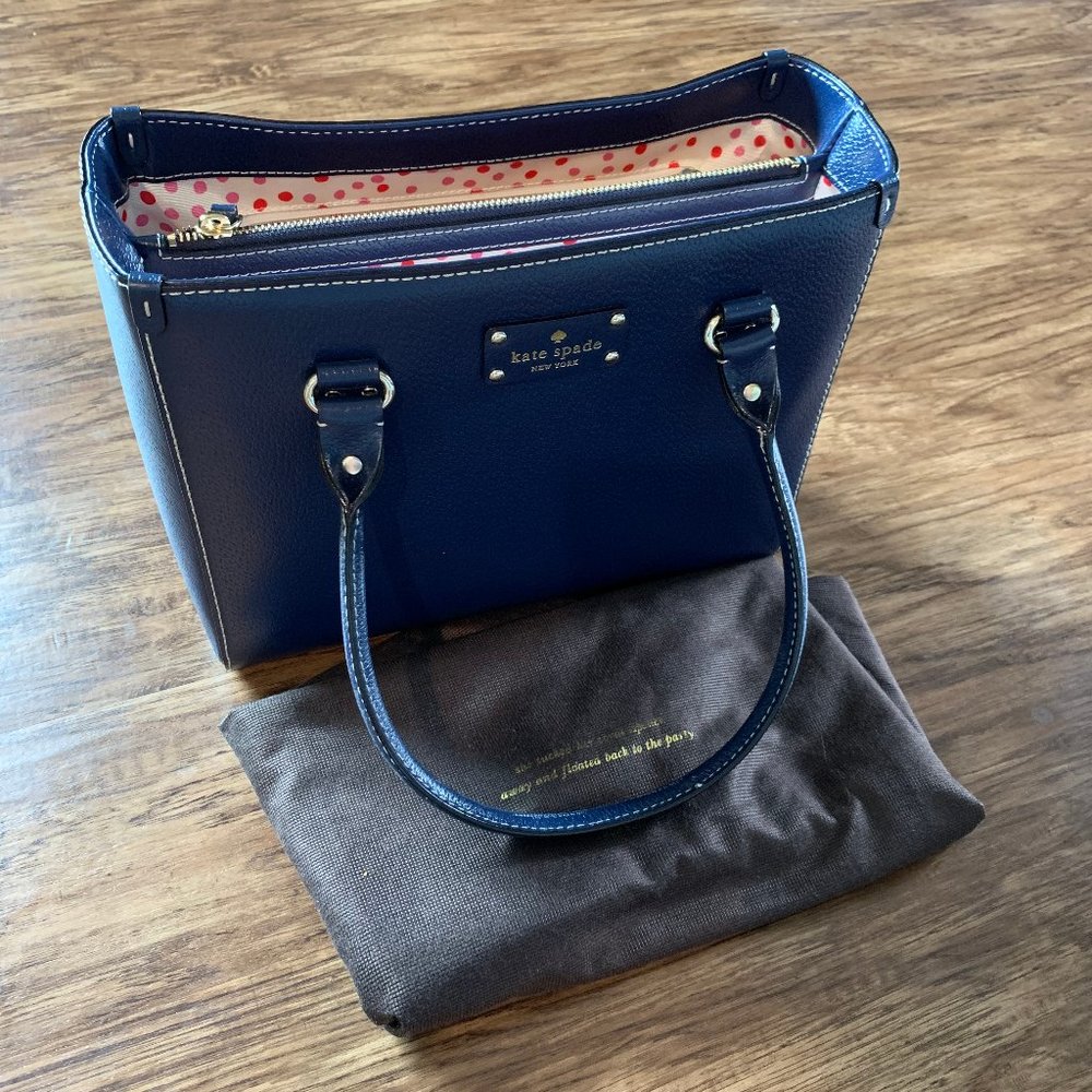 Kate Spade Handbag  (Comes With Dustbag!)